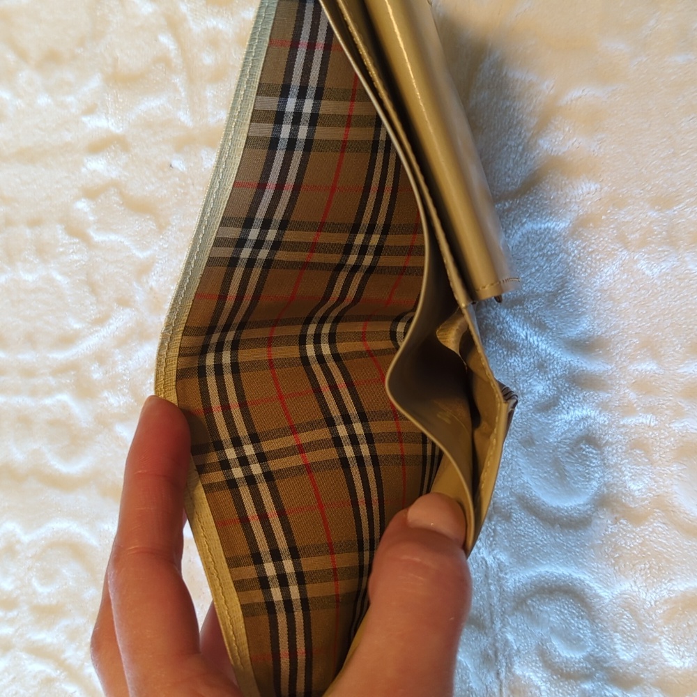 BURBERRYS Cream Leather Authentic Vintage Bifold Wallet - RARE Color! - Picture 6 of 14